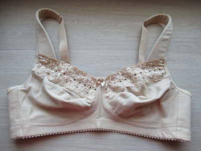 MISS MARY Broderie Anglaise kaarituettomat rintaliivit 85B