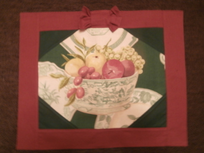 TYYNYNPÄÄLLINEN  25. HEDELMÄKORI