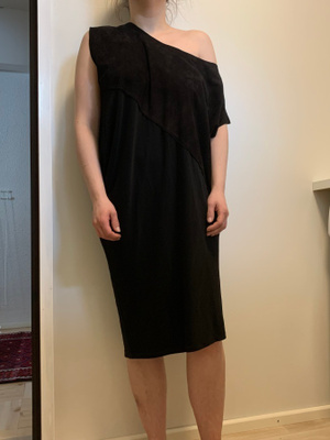 Malou Sander musta mekko XL