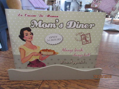 Mom´s Diner kirjatuki/hylly