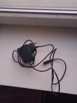 Doro HKA00605055-3B vanha laturi, 3mm plug.
