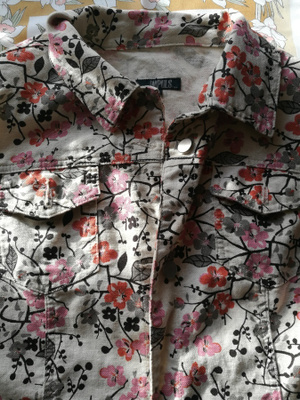 H&M- naisten kukikas farkkutakki pusero koko L ( 44)