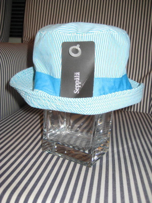 **kesähattu, uusi koko n 128 cm *