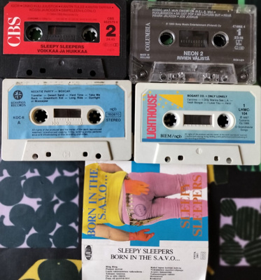4 KASETTIA ILMAN PAP.&KOTELOITA SLEEPY SLEEPERS NEON 2 ym