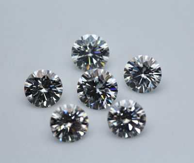 Moissaniitti 0.74ct, hieno välke ja fire!