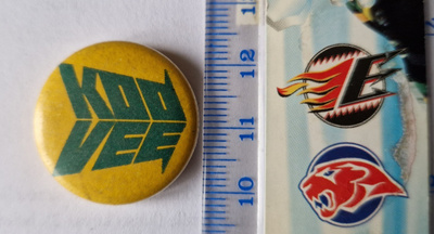 KooVee jääkiekko vintage pieni rintamerkki