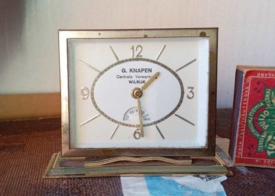 Vintage mainospöytäkello