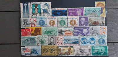 USA 1960 luku LEIMATTUJA postimerkkejä 32 kpl