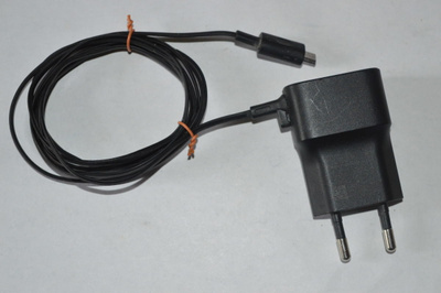 Nokia AC-20E kännykkälaturi microUSB liitännällä