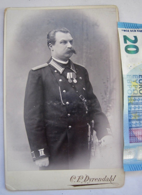 Kabinetti Kuva Poliisi Venäjän Mitalit Miekka Helsinki UPEA
