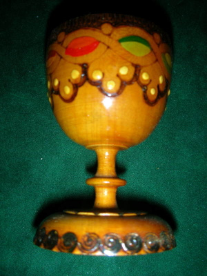 vanha puinen pikari