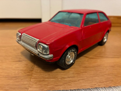 Mazda 323 n.1/18 Pienoismalli peltiauto 70-l ,Made in Japan.