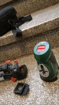 Bosch RistiviivaLaser Jalustalla ja laukku