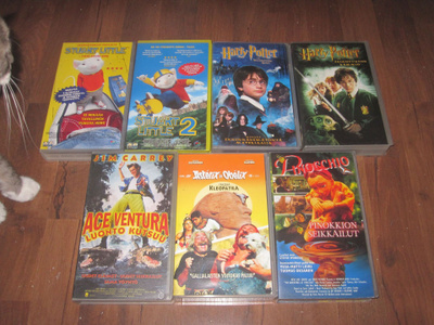 VHS-video kasetteja - kappaleittain tai koko kasa