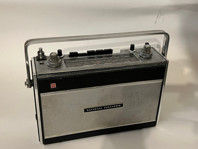 National Panasonic FM-AM 4-Band RF-895 L matkaradio