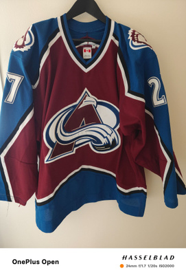 Ossi Väänänen #27 Colorado Avalanche gameworn pelipaita