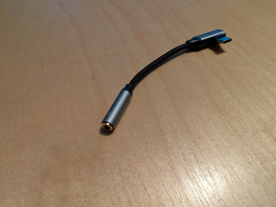 USB C to 3.5mm AUX sovitin kännykkään