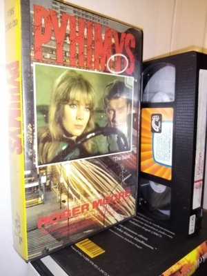 VHS  :  PYHIMYS (  ROGER MOORE ) SIS POSTIKULU