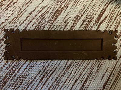 TAKORAUTAINEN POSTILUUKKU