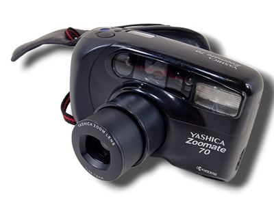Filmikamera (Yashica Zoomate 70)