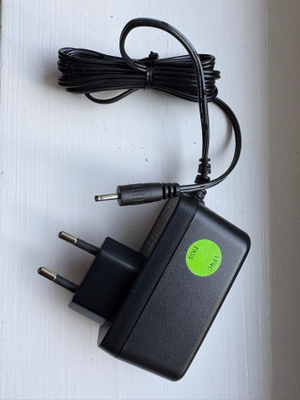 Ac adapteri - virtalaite 5 V