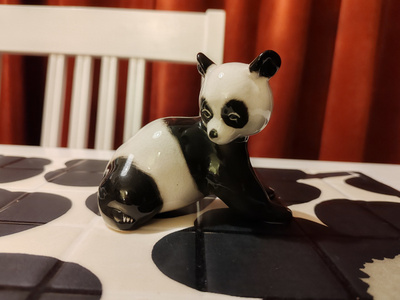 Lomonosov Panda figuuri, punainen leima.