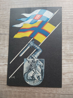 4 Suomen sotalippu ja Inkerin punasinikeltainen Lippu