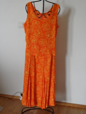 Oranssinvärinen ruusukuvioi 2-osainen pitkä kesäpuku,36/38