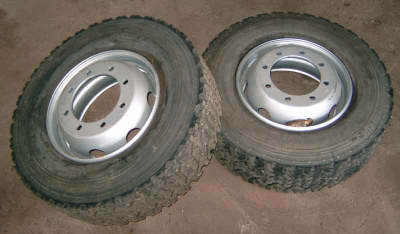K-auton renkaat Dunlop 285/70 R19,5+uudet vanteet