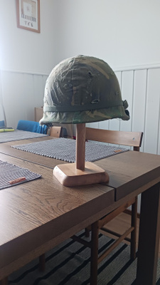 US/ Nato - kypärä suojuksella