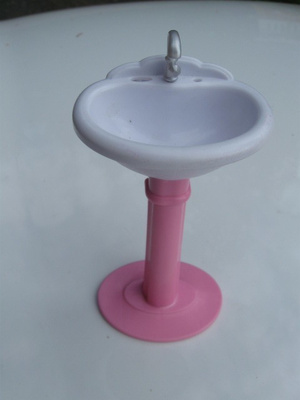 MATTEL BARBIE KYLPYHUONEKALUSTEITA