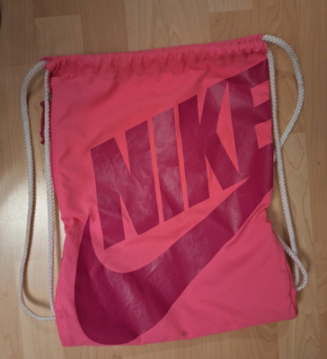 Nike pinkki narukassi reppu