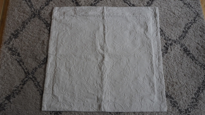 ISO SISUSTUSTYYNYNPÄÄLLINEN, valk., 61 x 59 cm, vetoketjulla