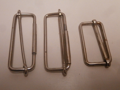 VYÖNSOLJET  1. 3 KPL VANHOJA METALLISOLKIA
