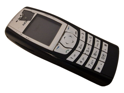 Puhelin (Nokia 6610i)