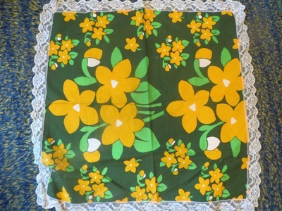 Pieni retro pöytäliina 1970-luku