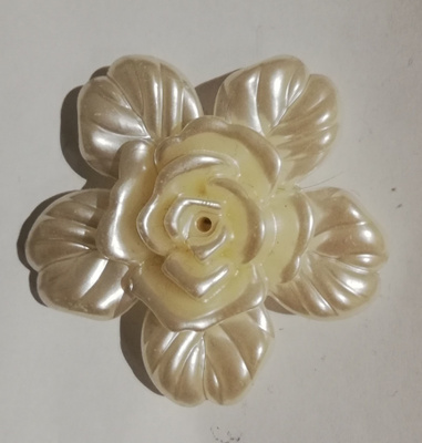 Luonnonvalkoinen kukkakoriste, halkasija 56mm