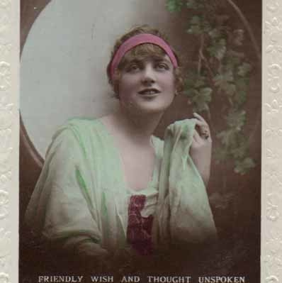 NAINEN / Kerubin kasvoinen tyttö ja kohopainantaa. 1920-l.