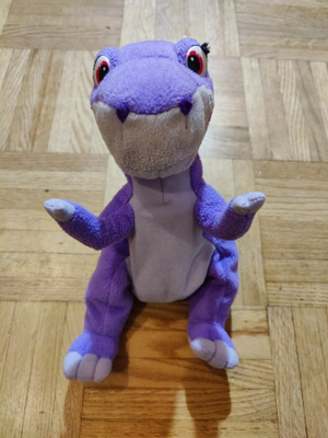 Maa aikojen alussa tyrannosaurus pehmolelu