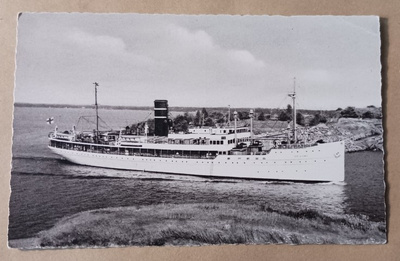s/s Ariadne ohittaa Suomenlinnaa, vkpk, ei p.