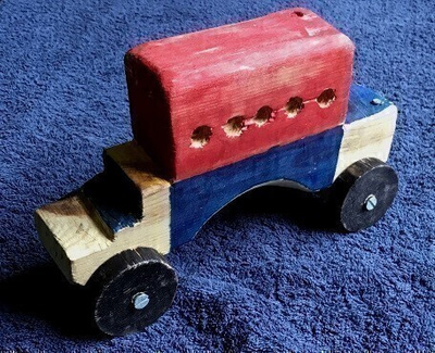 Leluauto valmistettu puusta Truck