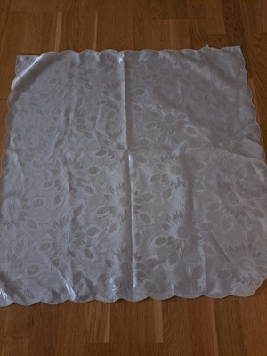 Helmenharmaa satiini pöytäliina 86x86cm