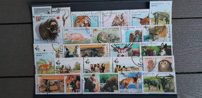 VILLIELÄIMIÄ postimerkkejä 24 kpl