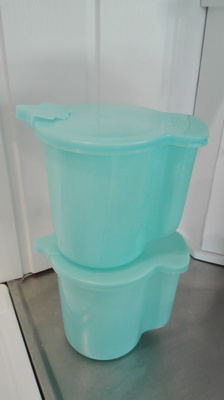 KAKSI SIISTIÄ TUPPERWARE ASTIAA, TILAVUUS 1,2 L