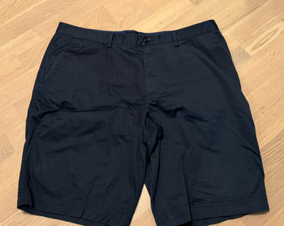 Hugo Boss tummansiniset shortsit 54