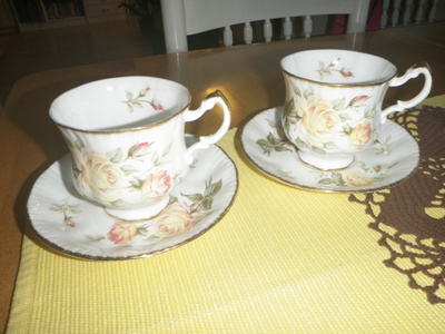 Paragon fine bone China England Peace Rose 2 teekuppia+tassi