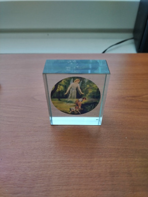 Pieni, lasinen enkelikoriste