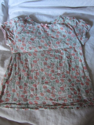 Paita 110 cm hempeä kukkakuosi Design by KappAhl