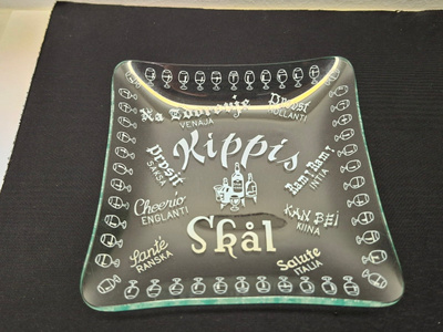 Kippis lasivati monella kielellä