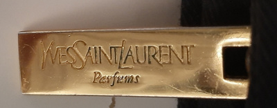 YSL musta Yves Saint Laurent meikkilaukku